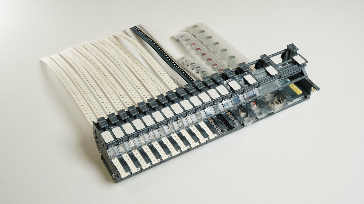 Seventeen MTI feeders on one 35 mm DIN rail: 8 mm units side by side, with 12, 16, 24 and 32 mm units at the end